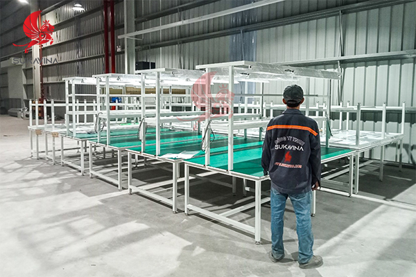 Sukavina giao đơn hàng bàn thao tác khung thép sơn tĩnh điện